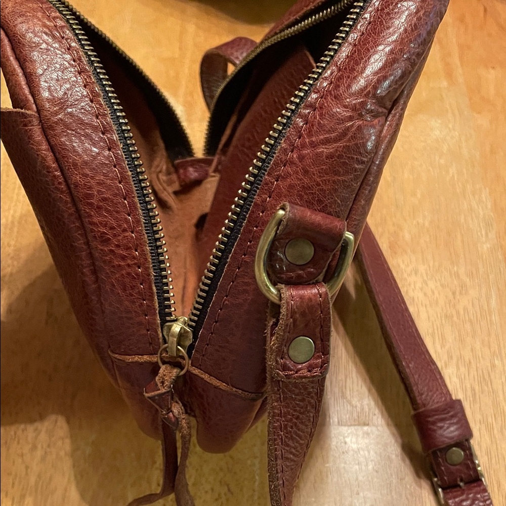 Portland Leather Circle Crossbody - Picture 13 of 14
